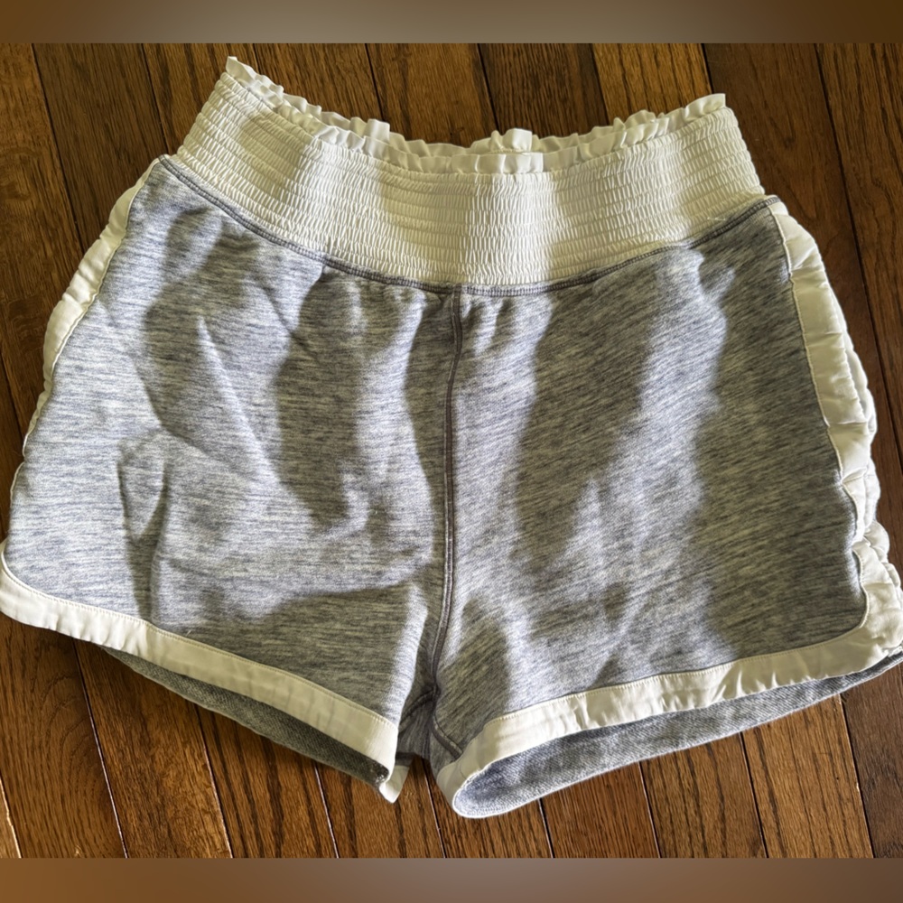 LULULEMON Cool And Collected Heathered Grey Terry Shorts - 2” 
Women’s 4